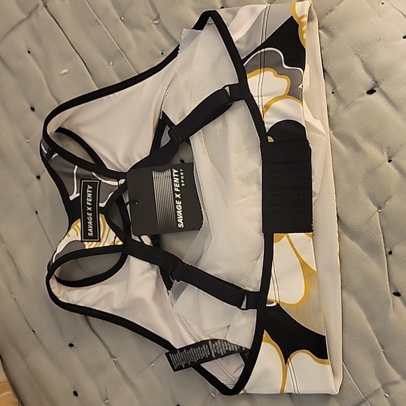 Savage X Fenty Sports Bra - Picture 2 of 3